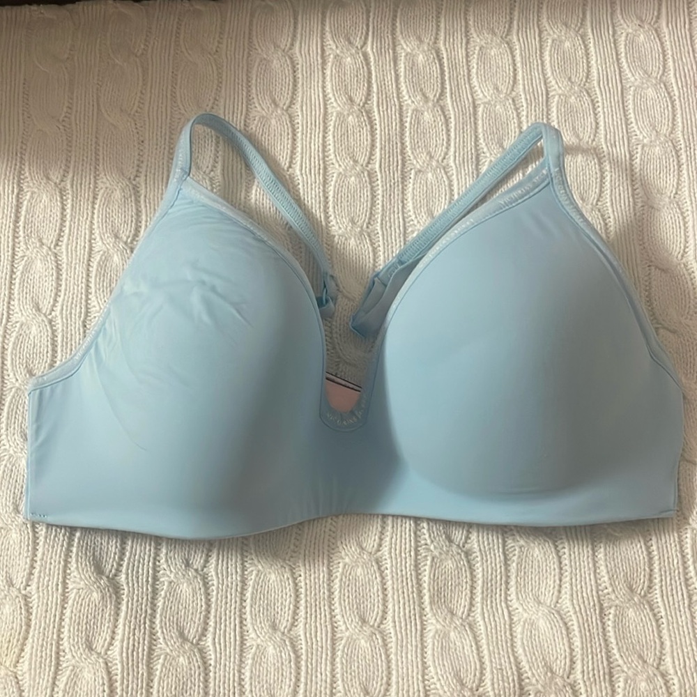 Victoria secret t-shirt lightly lined wireless 34C